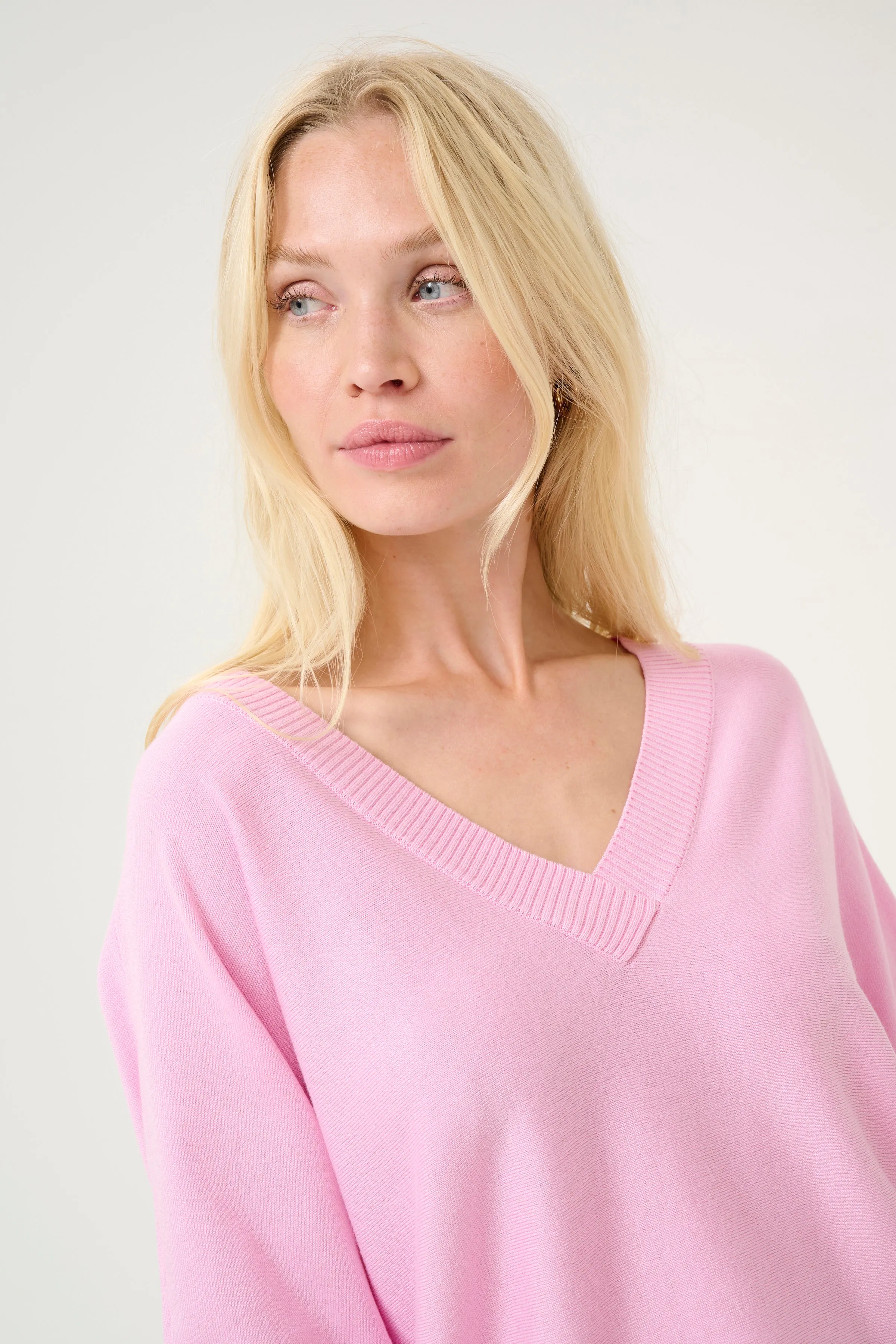 Annemarie V-Neck Pullover - Lilac Sachet