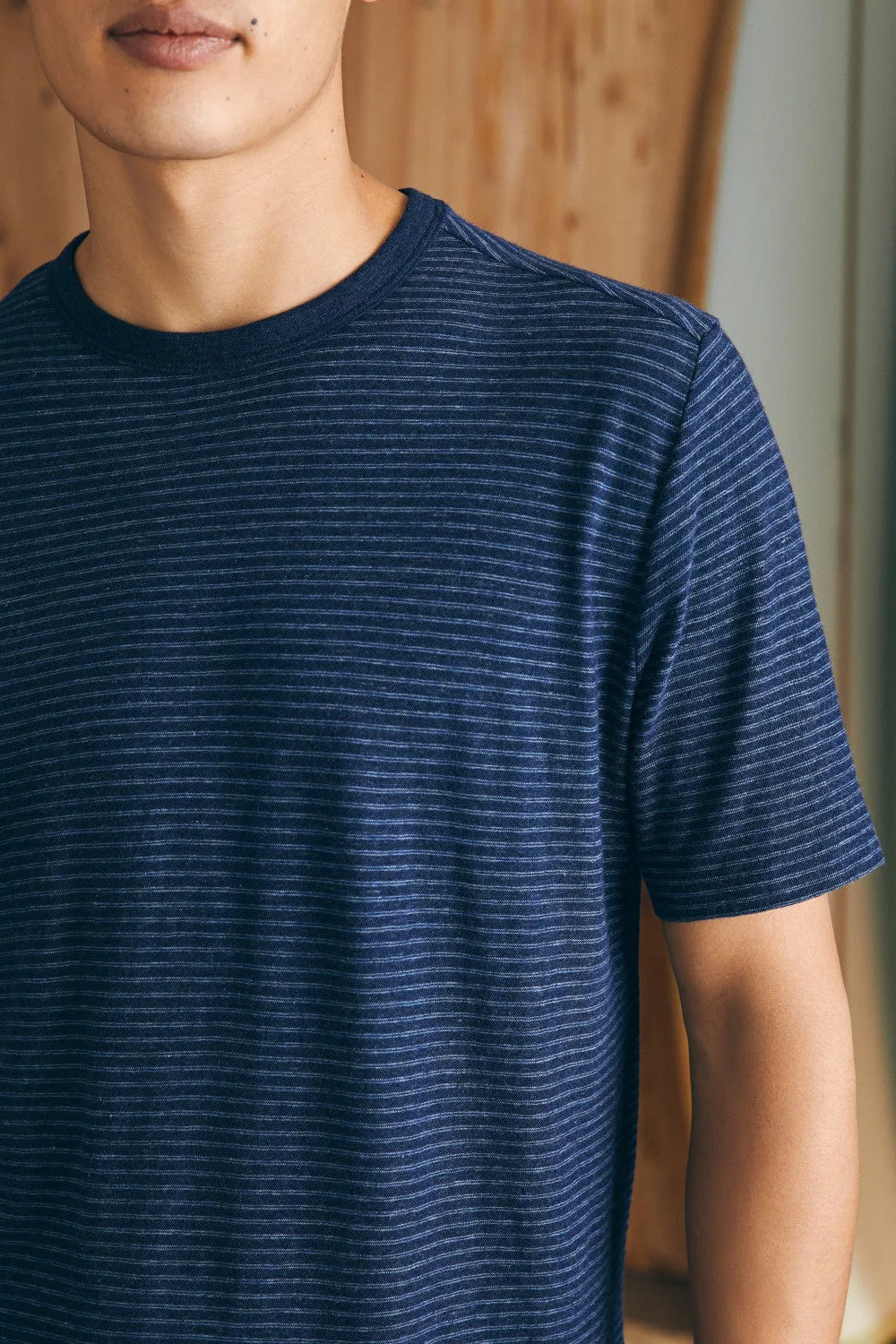 Faherty Short-Sleeve Vintage Chambray Tee in Navy Cove Stripe